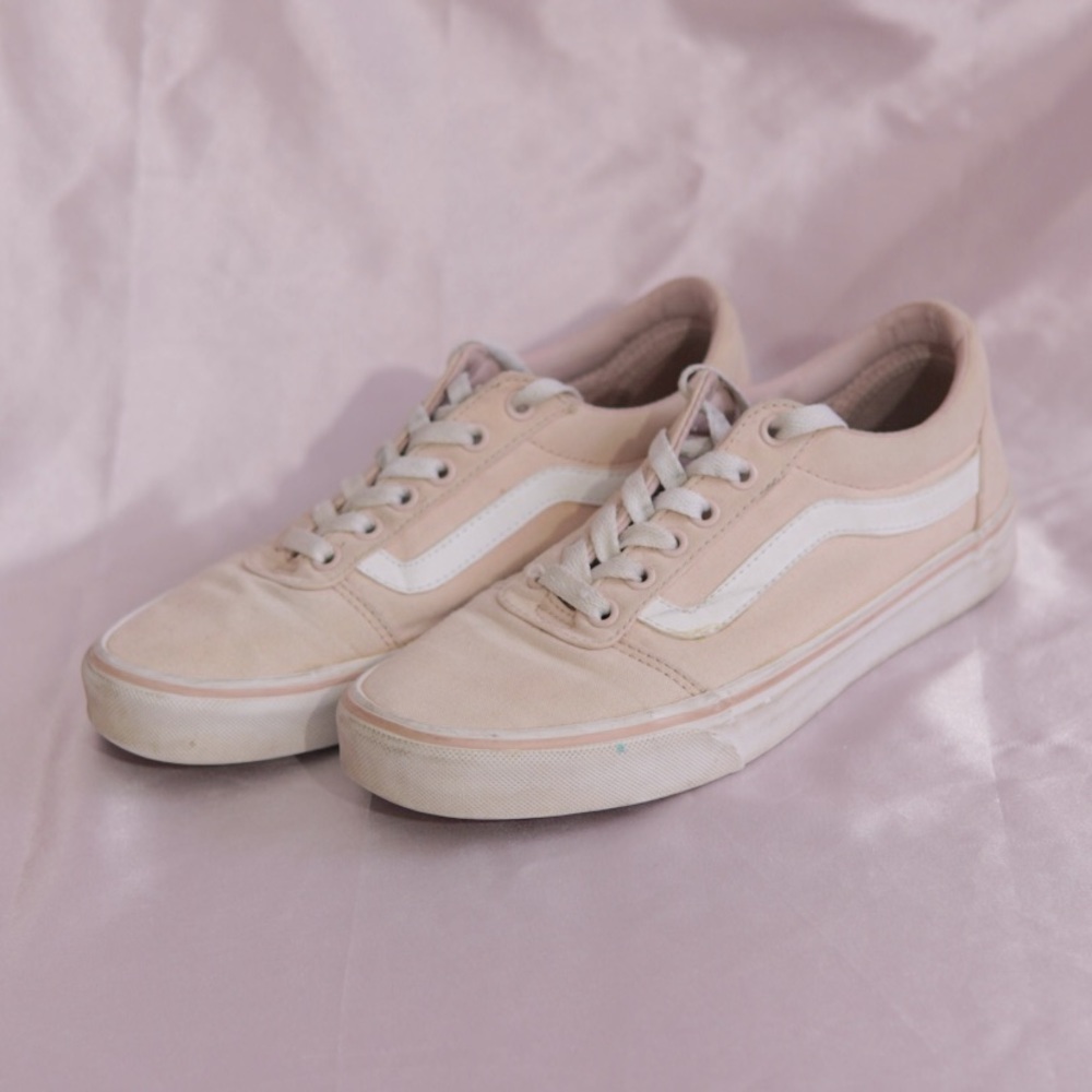 Women’s Pink Vans Old Skool Lace Up low top Retro Sneakers in Peach